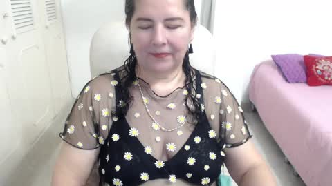 leonela   online show from May 2, 12:37 am