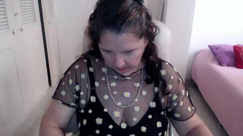 leonela   online show from May 2, 1:05 pm