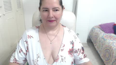 Snapshot of leonela_69 chatting on May 8, 1:00 am leonela online show from May 8, 1:00 am