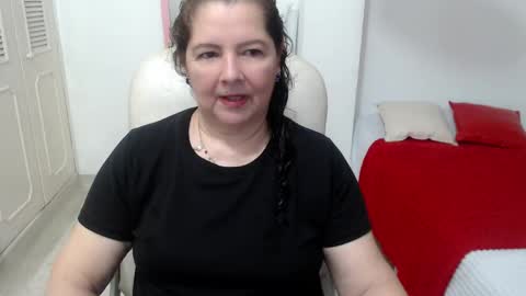 Snapshot of leonela_69 chatting on June 2, 12:23 am leonela online show from June 2, 12:23 am