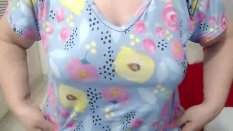 Snapshot of leonela_69 chatting on June 3, 12:02 am leonela online show from June 3, 12:02 am