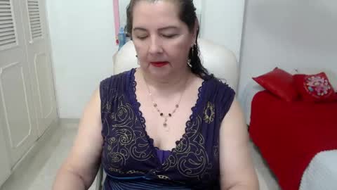 Snapshot of leonela_69 chatting on June 5, 10:48 pm leonela online show from June 5, 10:48 pm