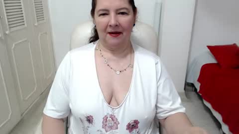 Snapshot of leonela_69 chatting on June 10, 10:41 pm leonela online show from June 10, 10:41 pm
