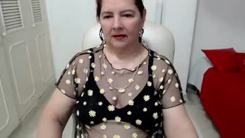 Snapshot of leonela_69 chatting on June 11, 11:47 pm leonela online show from June 11, 11:47 pm