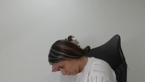 Snapshot of leonella_ass__ chatting on January 3, 10:40 pm Leonella online show from January 3, 10:40 pm