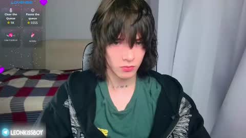 leonkissboy online show from July 2, 4:35 pm