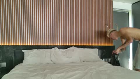 leonlure online show from September 12, 8:03 am