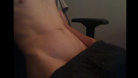 Snapshot of leonmx93 chatting on May 23, 10:03 pm leonmx online show from May 23, 10:03 pm