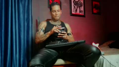 Lenardo jaramillo online show from April 14, 11:33 pm