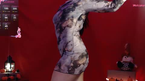 Snapshot of leonora_luxry_ chatting on October 15, 9:15 pm My name is Leonora  Pleasures to see you  Follow me here and instagram  online show from October 15, 9:15 pm