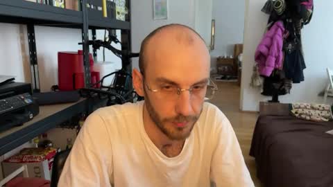 Snapshot of leonvampire chatting on December 4, 12:14 pm Leon online show from December 4, 12:14 pm