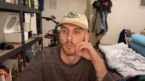 Snapshot of leonvampire chatting on December 15, 5:50 pm Leon online show from December 15, 5:50 pm