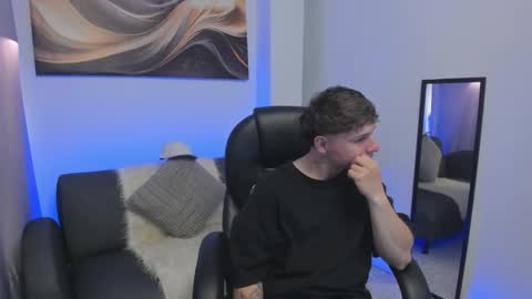 Leo  online show from January 18, 3:54 am