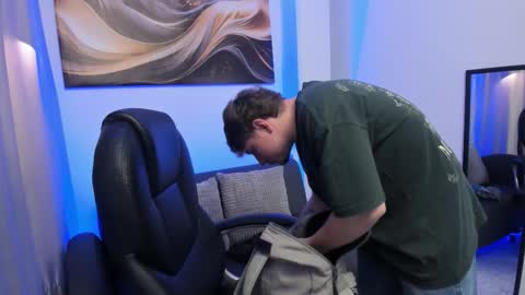 Leo  online show from February 15, 3:47 am