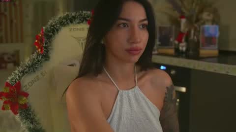 Snapshot of leoramallis chatting on December 19, 5:09 pm Leora online show from December 19, 5:09 pm