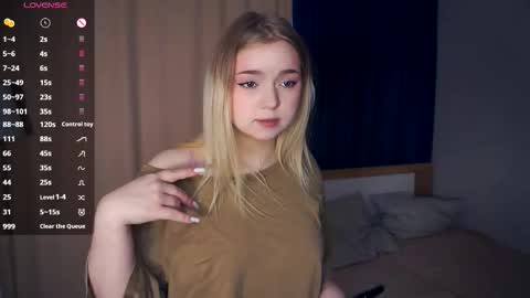 Hello everyone Im Lora Its my first day Were going to have fun together online show from November 8, 5:51 am