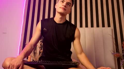 leotease online show from June 4, 7:42 pm