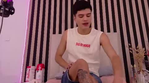 leotease online show from July 24, 7:12 pm