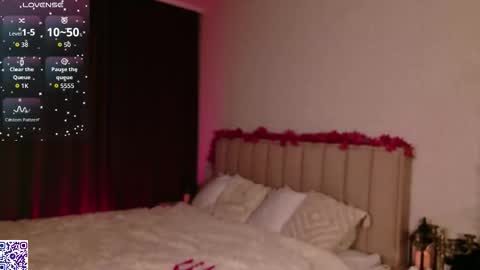 Nicole Moore online show from November 1, 2:52 pm