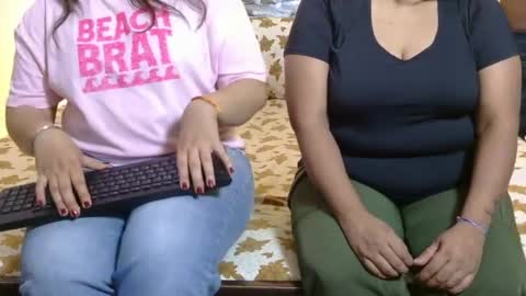 Snapshot of lesbian_cpl_threesome chatting on June 16, 4:15 am lesbian_cpl_threesome online show from June 16, 4:15 am