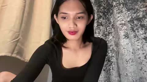 Trisha18 online show from February 12, 2:10 pm