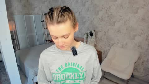 Snapshot of lesigrace chatting on February 4, 8:09 am Sanem online show from February 4, 8:09 am