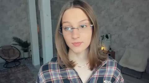 Snapshot of lesigrace chatting on March 8, 9:24 am Sanem online show from March 8, 9:24 am