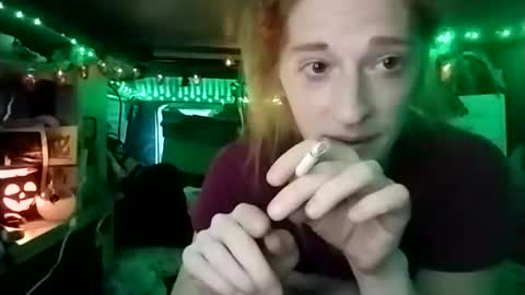 Snapshot of lesleygumgrass chatting on October 28, 8:44 pm LesleyGumGrass- The Boring Trans girl online show from October 28, 8:44 pm