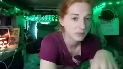 Snapshot of lesleygumgrass chatting on October 29, 5:25 pm LesleyGumGrass- The Boring Trans girl online show from October 29, 5:25 pm