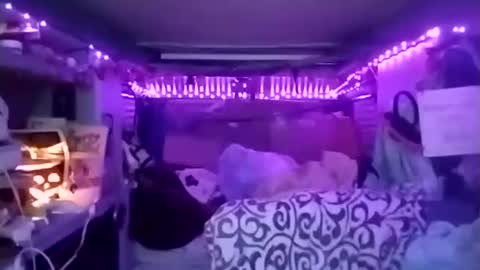 Snapshot of lesleygumgrass chatting on November 1, 7:54 am LesleyGumGrass- The Boring Trans girl online show from November 1, 7:54 am