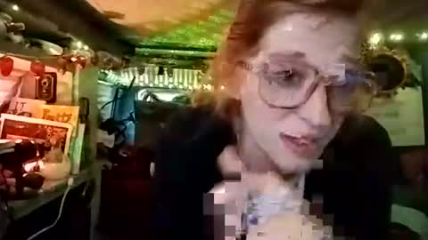 Snapshot of lesleygumgrass chatting on November 11, 1:33 pm LesleyGumGrass- The Boring Trans girl online show from November 11, 1:33 pm