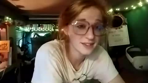 Snapshot of lesleygumgrass chatting on November 14, 8:29 pm LesleyGumGrass- The Boring Trans girl online show from November 14, 8:29 pm