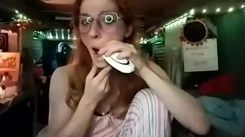 Snapshot of lesleygumgrass chatting on November 20, 8:30 pm LesleyGumGrass- The Boring Trans girl online show from November 20, 8:30 pm