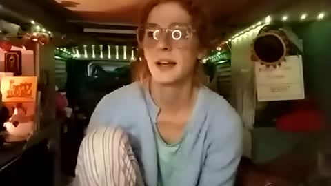 Snapshot of lesleygumgrass chatting on November 21, 1:21 pm LesleyGumGrass- The Boring Trans girl online show from November 21, 1:21 pm