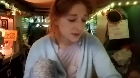 Snapshot of lesleygumgrass chatting on December 4, 8:28 pm LesleyGumGrass- The Boring Trans girl online show from December 4, 8:28 pm