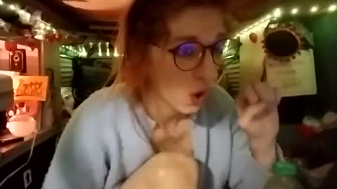 Snapshot of lesleygumgrass chatting on December 5, 12:14 pm LesleyGumGrass- The Boring Trans girl online show from December 5, 12:14 pm