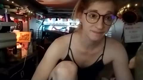 Snapshot of lesleygumgrass chatting on December 14, 6:01 pm LesleyGumGrass- The Boring Trans girl online show from December 14, 6:01 pm