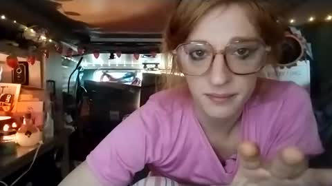 Snapshot of lesleygumgrass chatting on December 16, 6:24 pm LesleyGumGrass- The Boring Trans girl online show from December 16, 6:24 pm