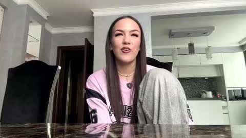 Snapshot of leslidagis chatting on March 5, 7:26 am Hello my name is Carry online show from March 5, 7:26 am