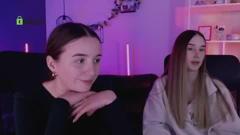 leslie_bird online show from April 23, 12:29 pm