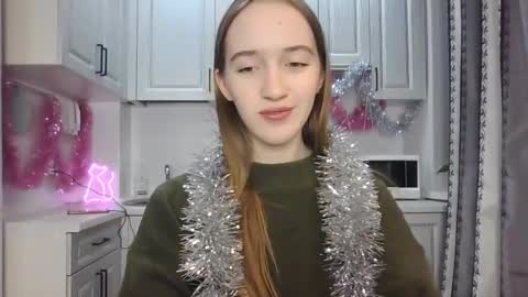 Snapshot of leslie_my_lovee chatting on December 21, 8:10 pm  LESLIE   online show from December 21, 8:10 pm