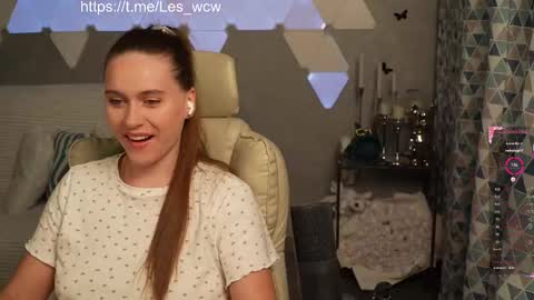 Snapshot of lesliekorfs chatting on November 3, 10:42 pm LeslieKorfs online show from November 3, 10:42 pm