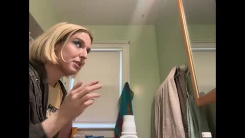 leslietheslut online show from September 17, 2:41 pm