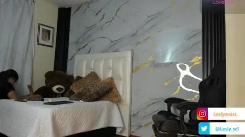 Snapshot of lesly_w chatting on May 26, 11:28 am I am here from Monday to Friday from 730 am to 130 pm Colombia time and saturday from 500 am to 1000 am .... Soon Blue page online show from May 26, 11:28 am