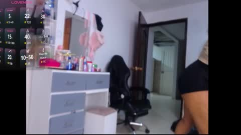 Snapshot of leslycarsson chatting on September 28, 1:33 am lesly online show from September 28, 1:33 am