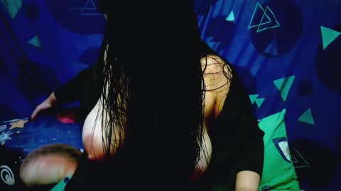 Snapshot of leslymoon90 chatting on December 19, 12:56 am Lesly moon online show from December 19, 12:56 am