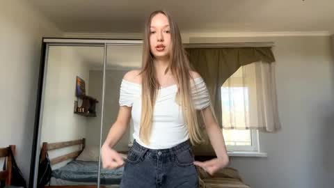 Snapshot of lessiebreidel chatting on April 16, 10:38 am Leslie online show from April 16, 10:38 am