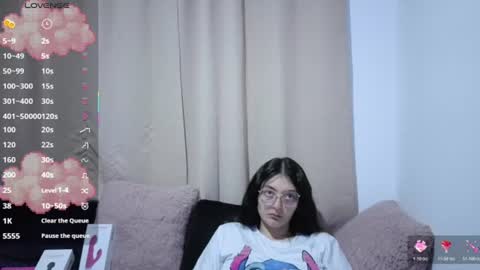 Snapshot of lessliee chatting on July 4, 7:25 am lessliee online show from July 4, 7:25 am