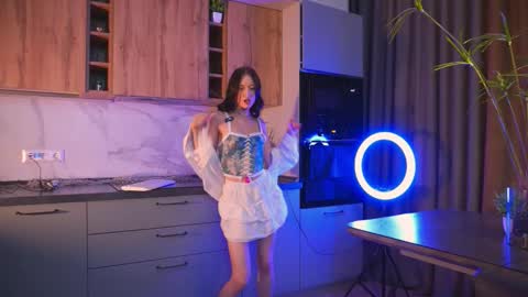 Snapshot of lessyluiz chatting on September 21, 12:23 am Hi my name is Lessy I am 18 years old. Im new here but I really like making new acquaintances online show from September 21, 12:23 am