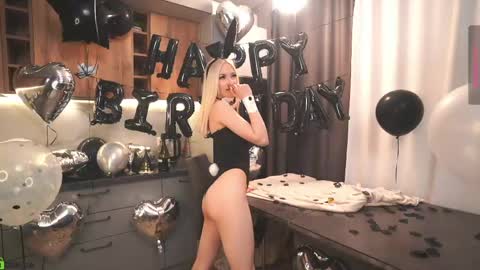 Snapshot of lessyluiz chatting on May 15, 10:39 pm Hi my name is Lessy I am 18 years old. Im new here but I really like making new acquaintances online show from May 15, 10:39 pm